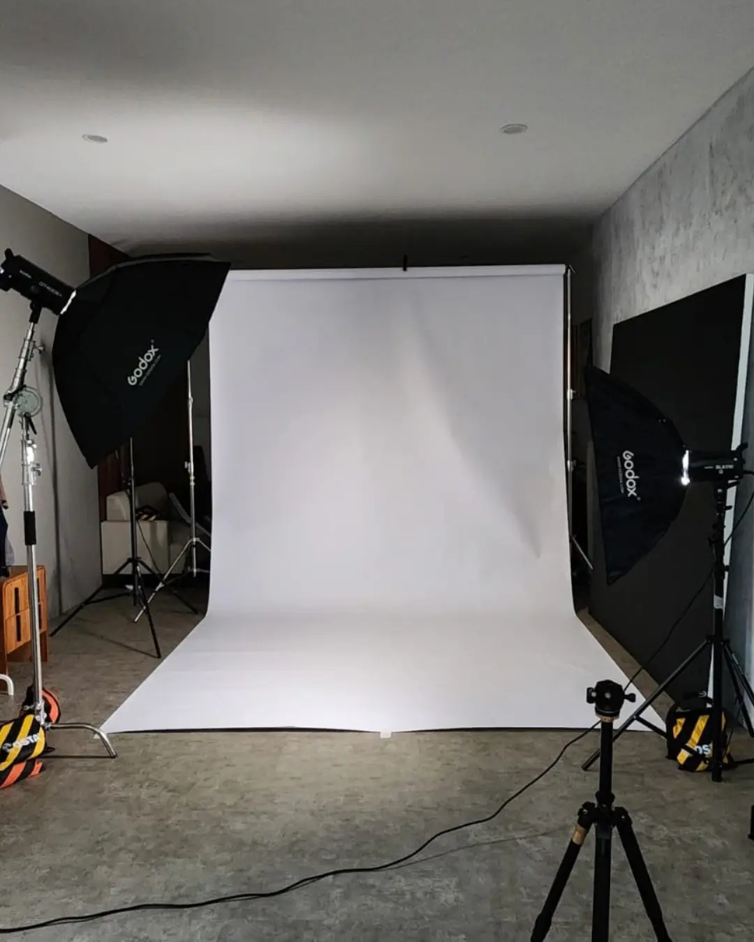 OXFOORD studio prepared for a menswear photoshoot